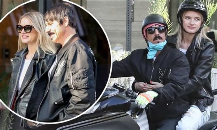 Exploring Anthony Kiedis' Blonde Girlfriend: A Deep Dive Into Their Relationship