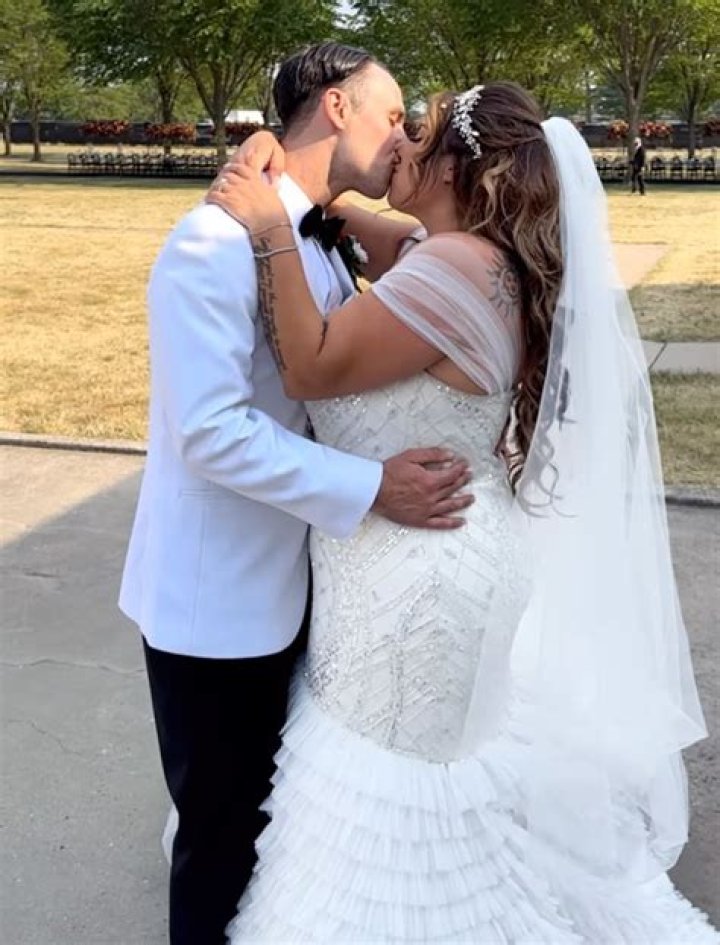 Unveiling The Personal Life Of Sarah Sutherland: Is She Married?